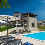 Victoria Istra Heated Pool Fenced Garden *