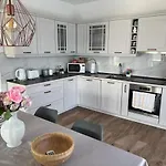 Victoria Istra Heated Pool Fenced Garden *