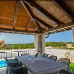 Villa Victoria Istra Heated Pool Fenced Garden