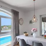 Villa Victoria Istra Heated Pool Fenced Garden