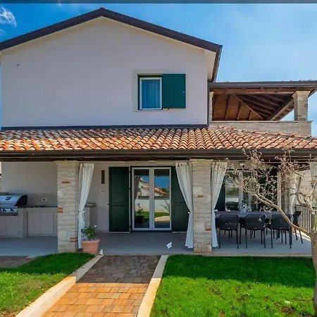 Victoria Istra Heated Pool Fenced Garden *