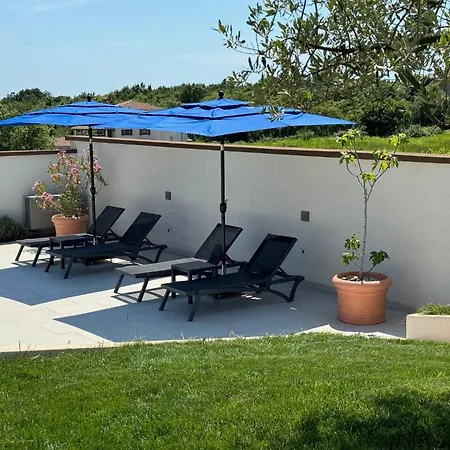 Victoria Istra Heated Pool Fenced Garden Villa *